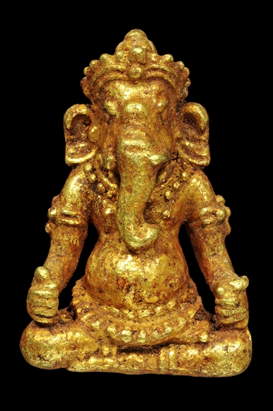DSC_0049.jpg - พระพิฆเนศนั่ง ทองคำ (เทพเจ้าแห่งความสำเร็จ) สร้างในสมัยพระเจ้าชัยวรมัน อายุนานถึง 800 ปี | https://soonpraratchada.com